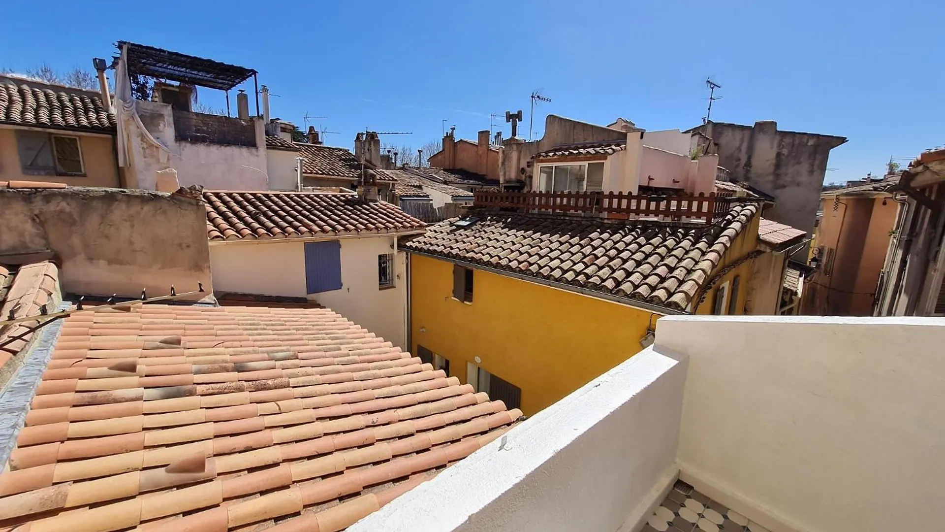 Lovely Apartment With A Rooftop View In Aix Aix-en-Provence Francja